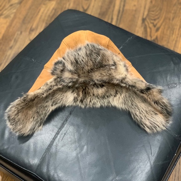 New Ugg Toscana Aviator Trapper Hat Shearling Chestnut with Real Fur One Size - Picture 2 of 10